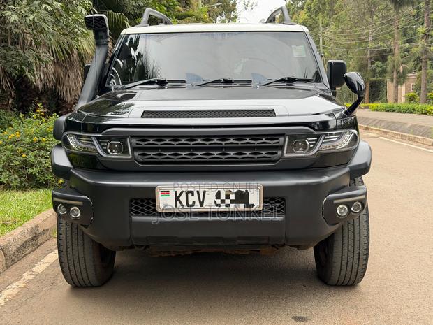 Toyota FJ Cruiser 4x4 Automatic 2012 Black