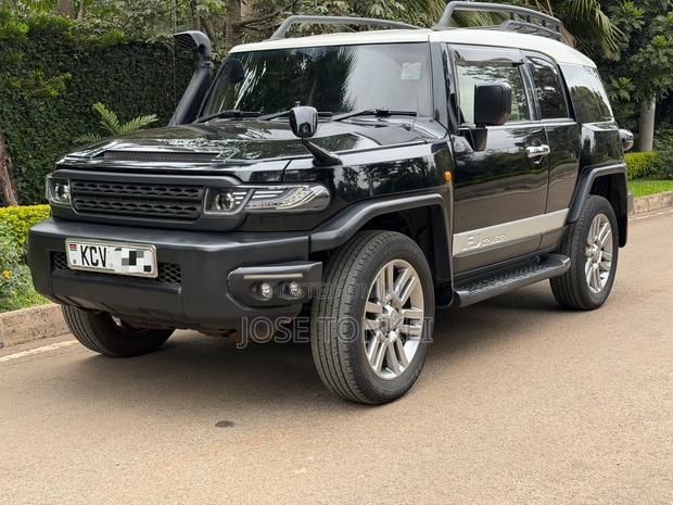 Toyota FJ Cruiser 4x4 Automatic 2012 Black