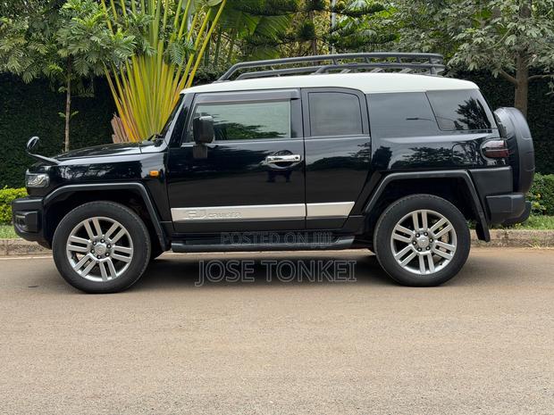 Toyota FJ Cruiser 4x4 Automatic 2012 Black
