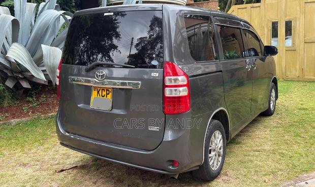Toyota Noah 2010 Gray
