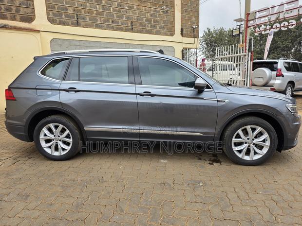 Volkswagen Tiguan 2.0T SEL Premium R-Line AWD 4MOTION 2019 Gray