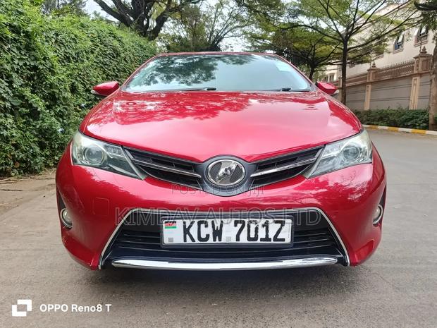 Toyota Auris 2012 Red