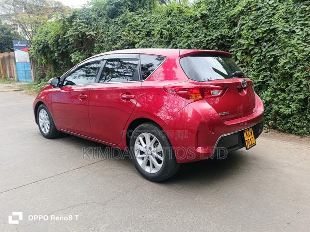 Toyota Auris 2012 Red