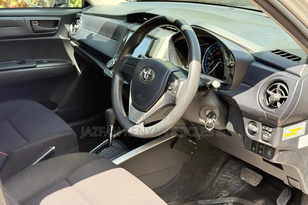 Toyota Corolla Fielder 1.5 Hybrid FWD 2018 Silver