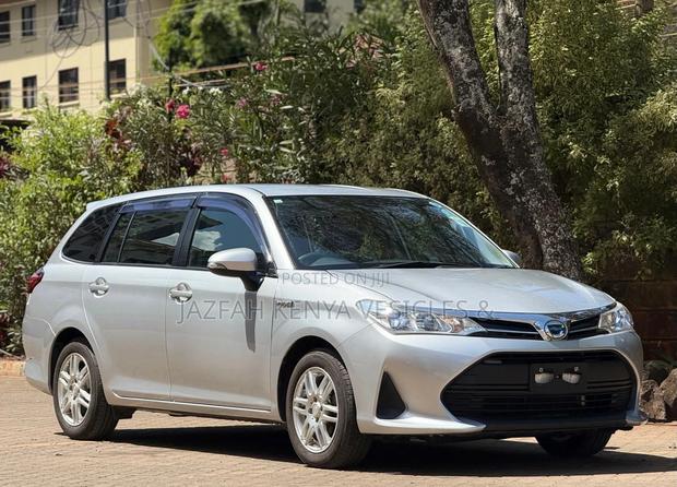 Toyota Corolla Fielder 1.5 Hybrid FWD 2018 Silver