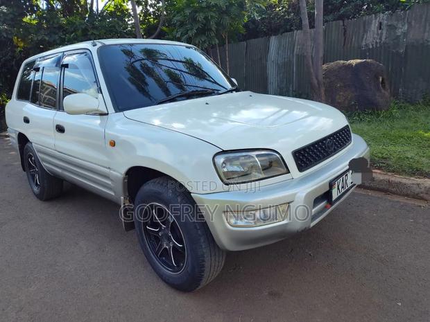 Toyota RAV4 1999 White