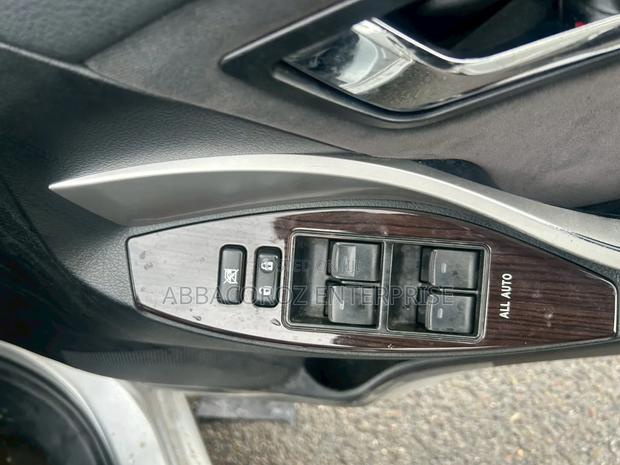 Toyota Premio 2019 Silver