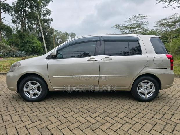 Toyota Raum 2005 Gold