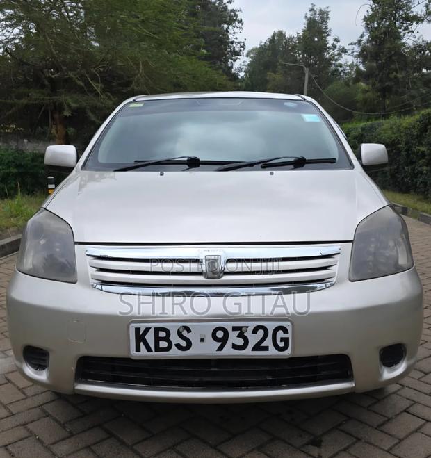 Toyota Raum 2005 Silver