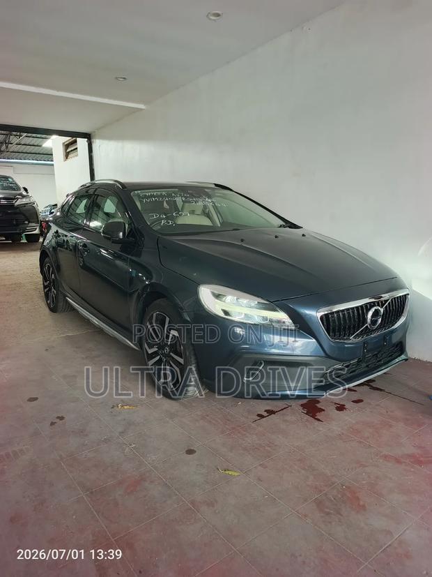 Volvo V40 2019 Blue