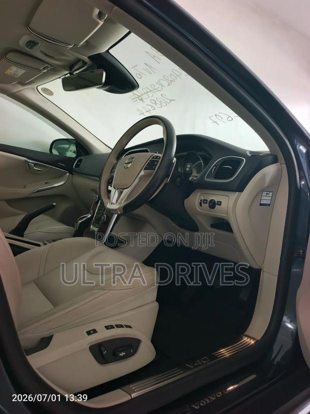 Volvo V40 2019 Blue