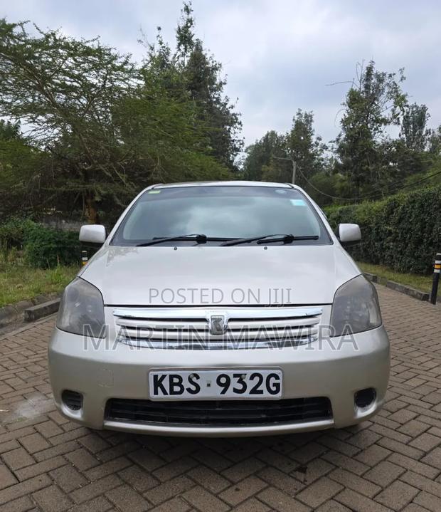 Toyota Raum 2005 Silver