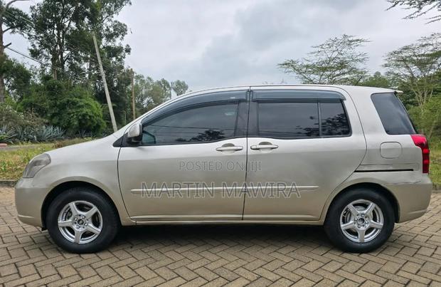 Toyota Raum 2005 Silver