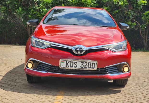 Toyota Auris 2017 Red