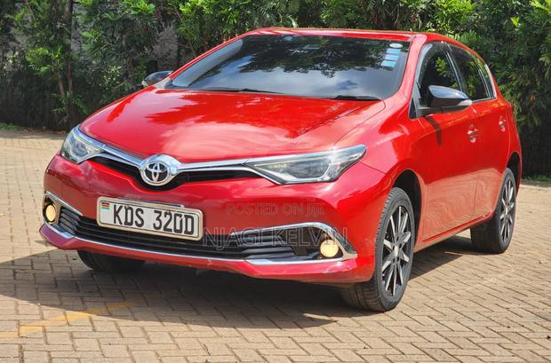 Toyota Auris 2017 Red