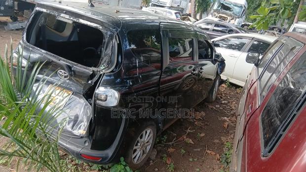Toyota Sienta 2015 Black