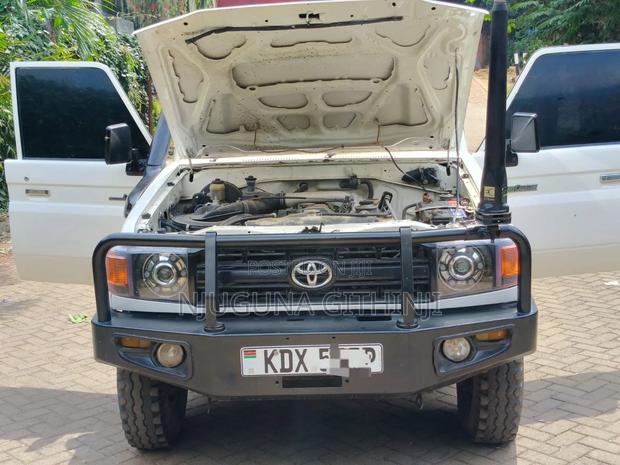 Toyota Land Cruiser 2010 White