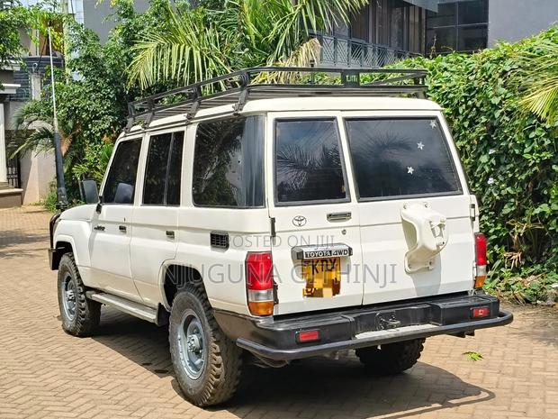 Toyota Land Cruiser 2010 White