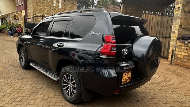 Toyota Land Cruiser Prado 2016 Black