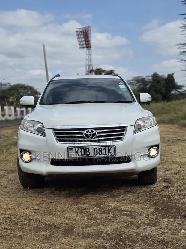 Toyota Vanguard 2014 White