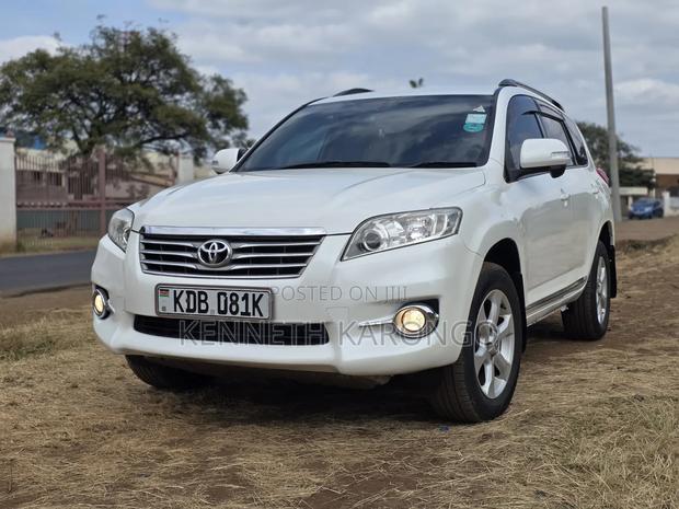 Toyota Vanguard 2014 White