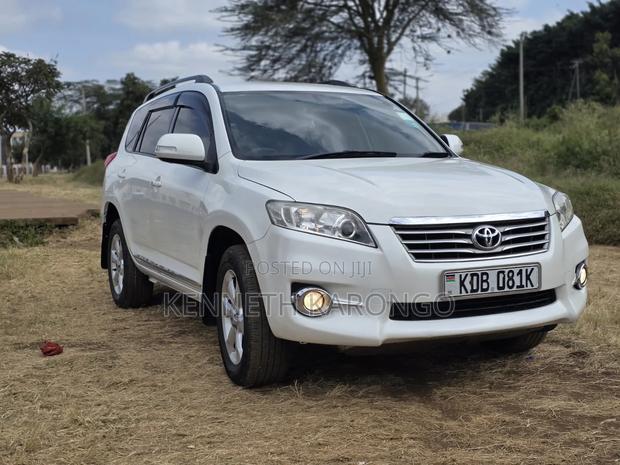 Toyota Vanguard 2014 White