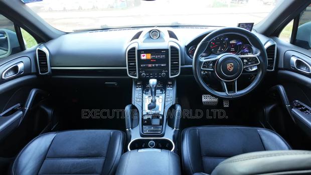 Porsche Cayenne Platinum Edition AWD 2018 White