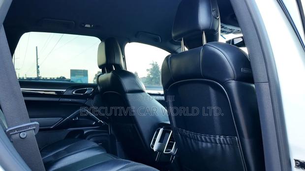 Porsche Cayenne Platinum Edition AWD 2018 White
