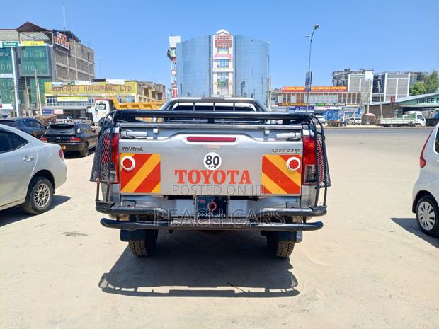Toyota Hilux 2018 Silver