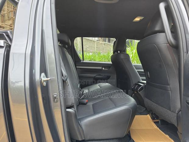 Toyota Hilux 2020 Gray