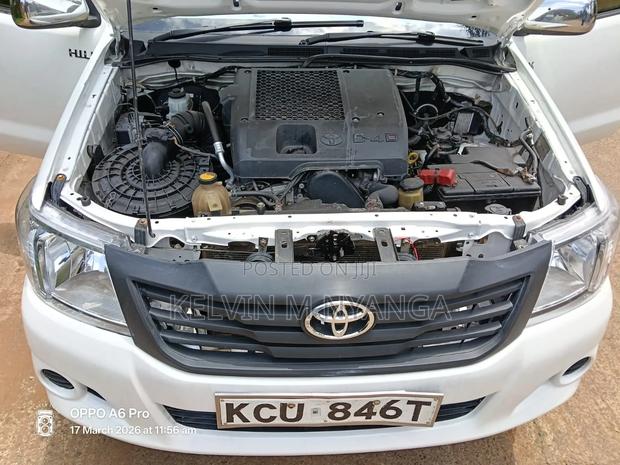 Toyota Hilux 2012 White