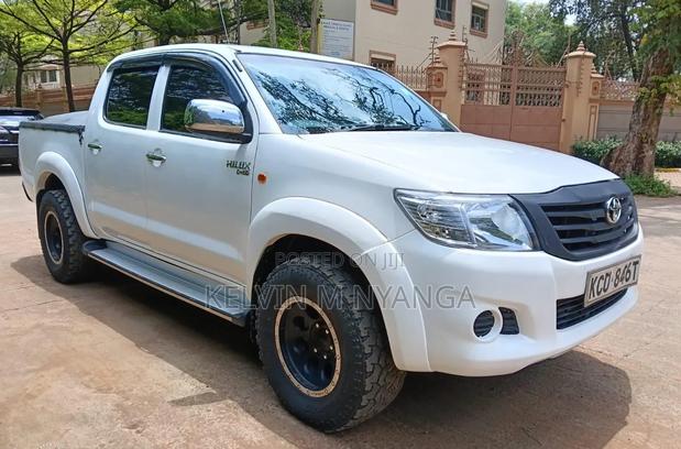 Toyota Hilux 2012 White