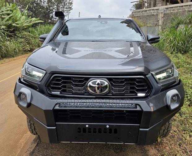 Toyota Hilux 2020 Gray