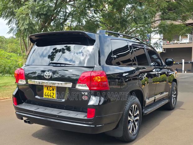 Toyota Land Cruiser Prado 2012