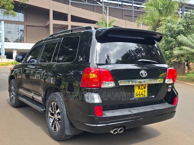 Toyota Land Cruiser Prado 2012