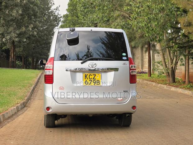 Toyota Noah 2013 Silver