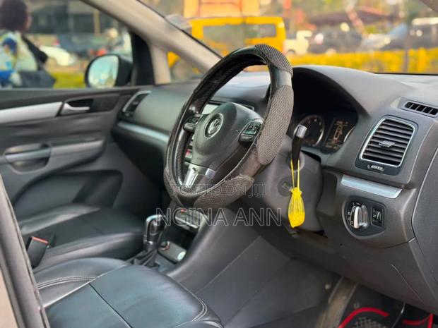 Volkswagen Sharan 2012 Silver