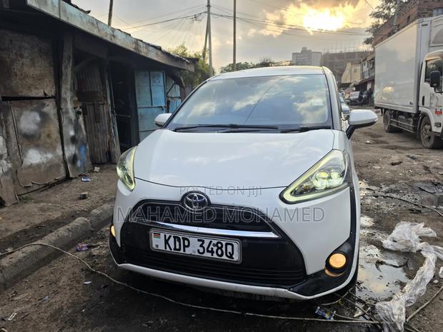 Toyota Sienta 2016 White