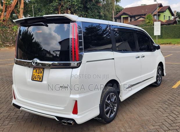 Toyota Noah 2.0 FWD (7 Seater) 2018 White