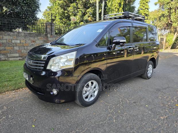 Toyota Noah 2013 Black