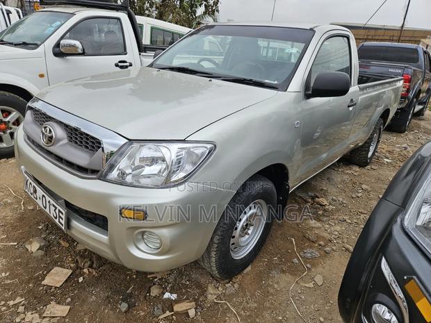 Toyota Hilux 2011 Silver