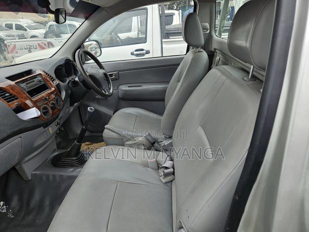 Toyota Hilux 2011 Silver
