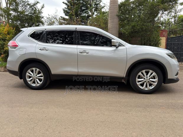 Nissan X-Trail 2.0 Petrol FWD 2015 Silver
