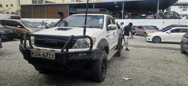 Toyota Hilux 2012 White