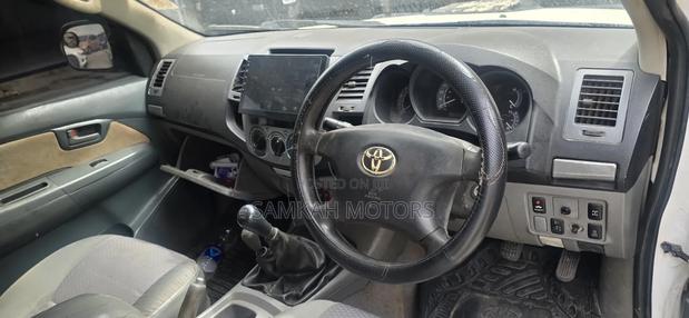 Toyota Hilux 2012 White