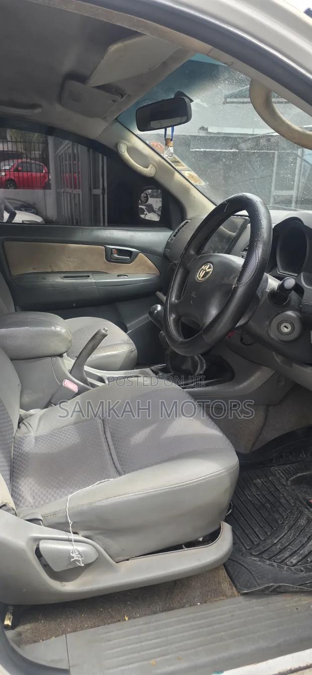 Toyota Hilux 2012 White