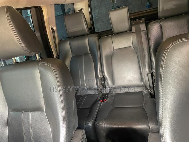 Land Rover Discovery 2016 White