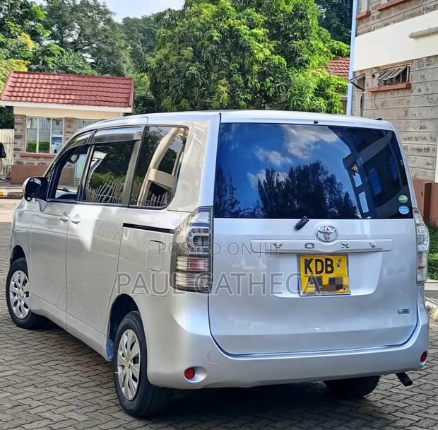 Toyota Noah 2013 Silver