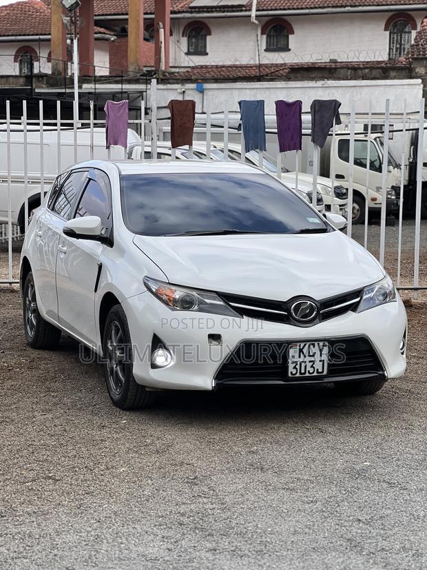 Toyota Auris 2013 White