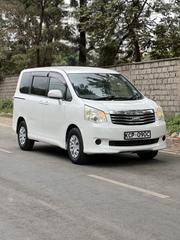 Toyota Noah 2.0 158hp FWD (8 Seater) 2012 White for sale